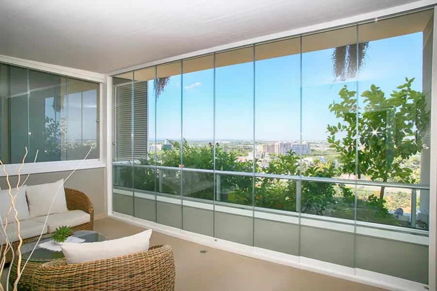 Cam Balkon